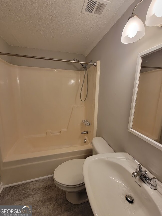 Building Photo - 25 Elberta Dr