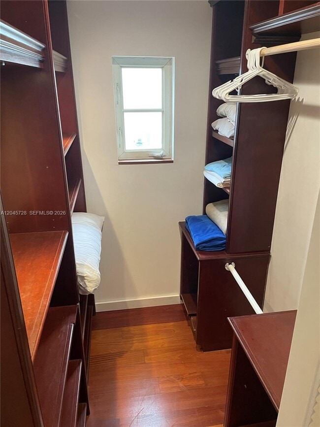 Building Photo - 2112 SW 60th Ct