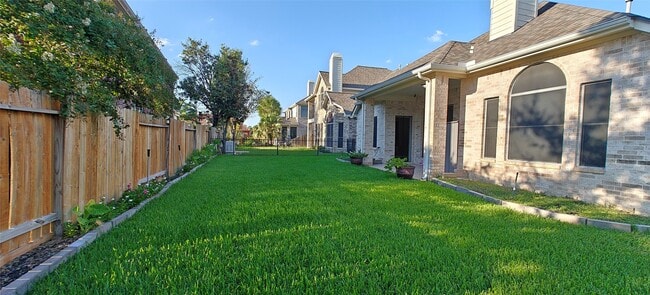 Building Photo - 10203 Ripple Lake Dr