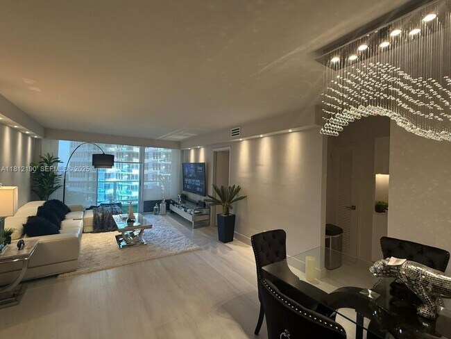 Building Photo - 5151 Collins Ave