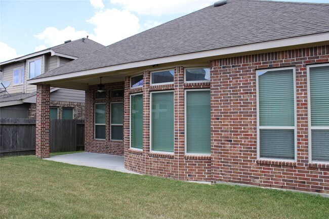 Building Photo - 21911 Avalon Queen Dr