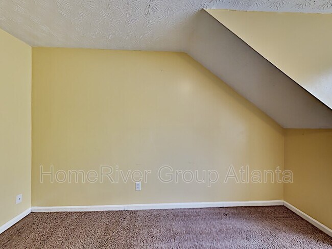 Building Photo - 622 Waynes Ct SE