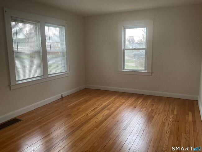 Building Photo - 340 Knowlton St