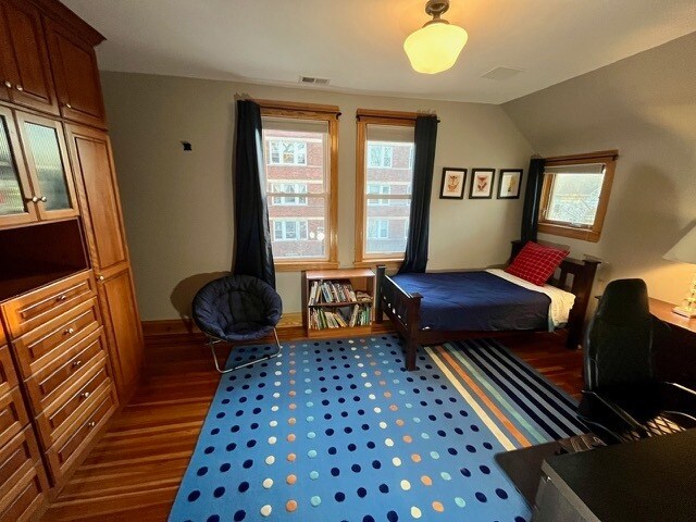 Building Photo - 3700 N Hermitage Ave