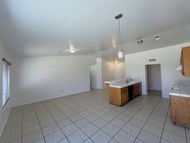 Building Photo - 1408 Interlaken Dr
