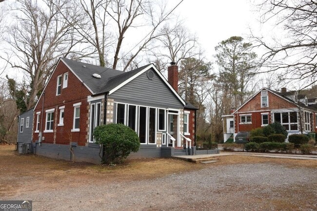 Building Photo - 1526 Childress Dr SW