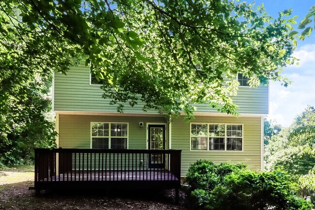 Building Photo - 1042 Whispering Woods Dr