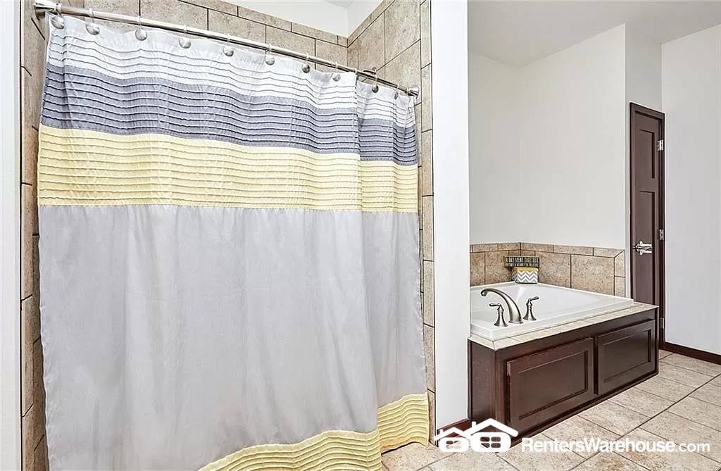 Building Photo - 254 S 91st St