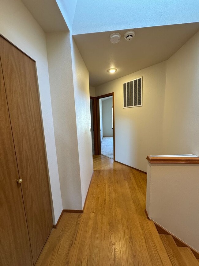 Building Photo - HEART OF SILVERDALE - 4BED 3 BATH HOME
