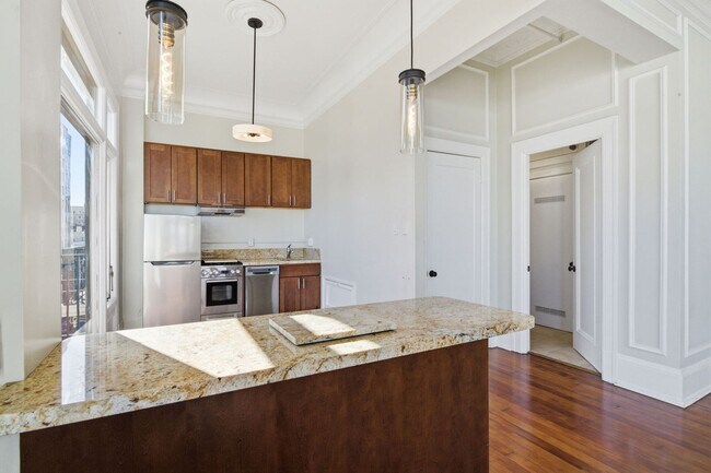 Building Photo - 1405 Van Ness Ave