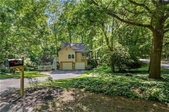 Building Photo - 2138 Carlyle Dr