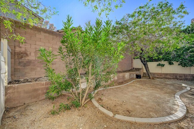 Building Photo - Stunning Northwest three bedroom w/ a loft!