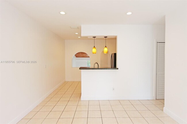 Building Photo - 2746 SW 32nd Ct