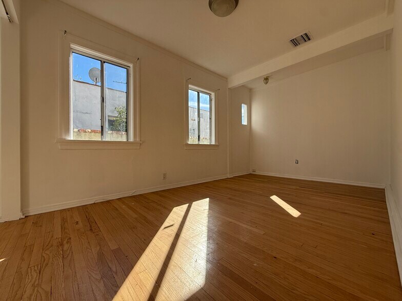 Building Photo - 2217 Selby Ave