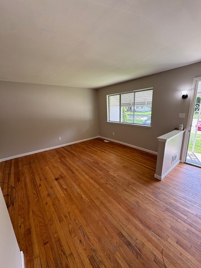 Building Photo - 105 S Christine Cir