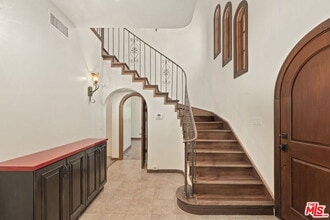 Building Photo - 664 S Highland Ave