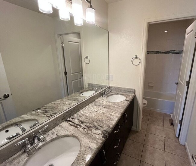 Building Photo - 325 Stone Creek Dr