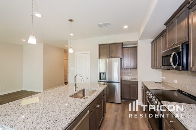 Building Photo - 8101 Howell Oak Dr