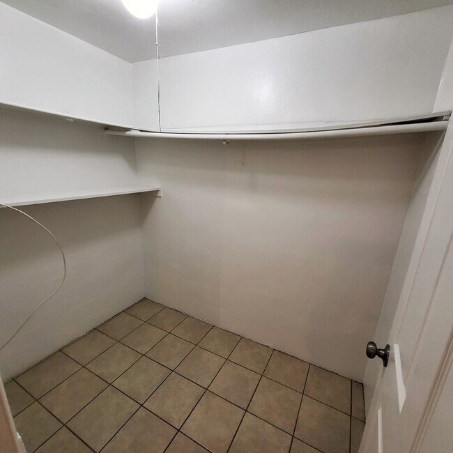 Building Photo - AFFORDABLE HOME IN PHOENIX JUST EAST OF DO...
