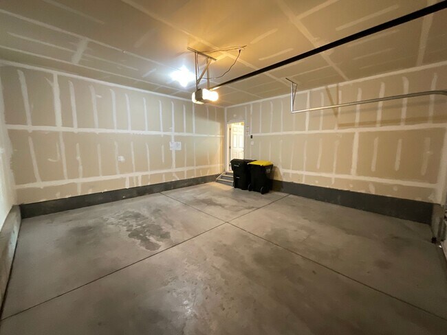Building Photo - 3 Bedroom Home Available Near Marksheffel ...