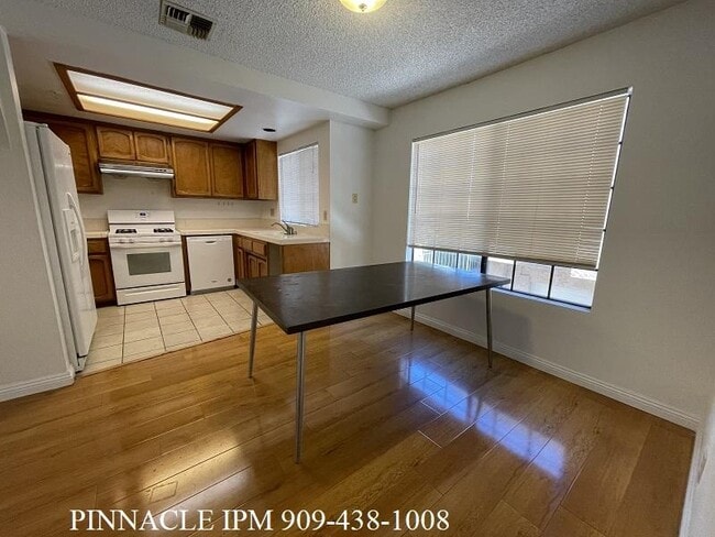 Building Photo - 745 Camino Real Ave #C