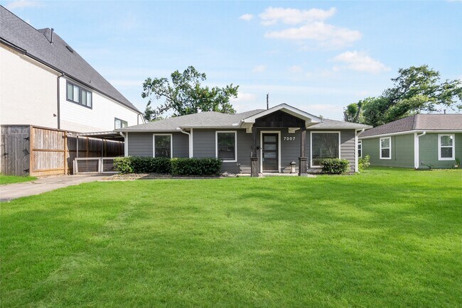 Building Photo - 7307 Raton St