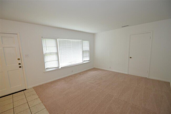 Building Photo - 1211 Ridgemont Dr