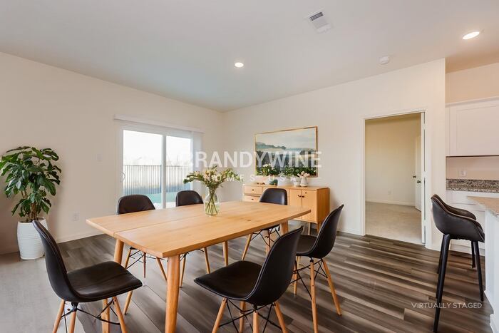 Building Photo - 8336 Sniptoe Dr