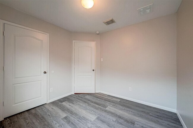 Building Photo - 1807 Hidden Breeze Dr