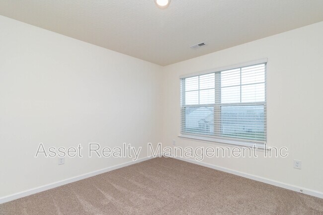 Building Photo - 2076 Southwood Cir