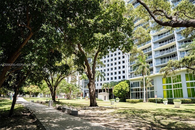 Building Photo - 495 Brickell Ave