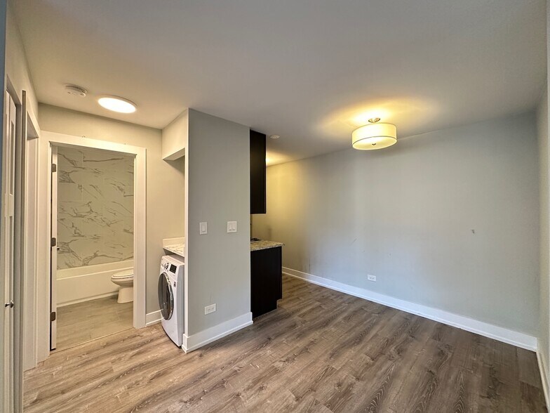 Building Photo - 450 W Barry