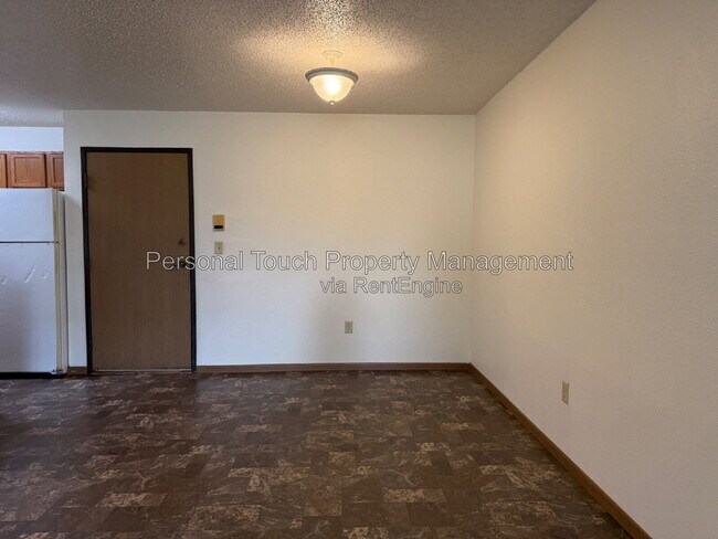Building Photo - 1401 12th St E