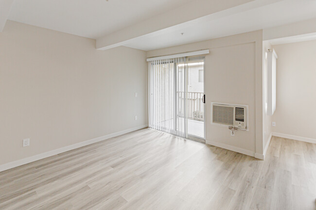 Building Photo - Spacious One Bedroom with a Private Balcon...