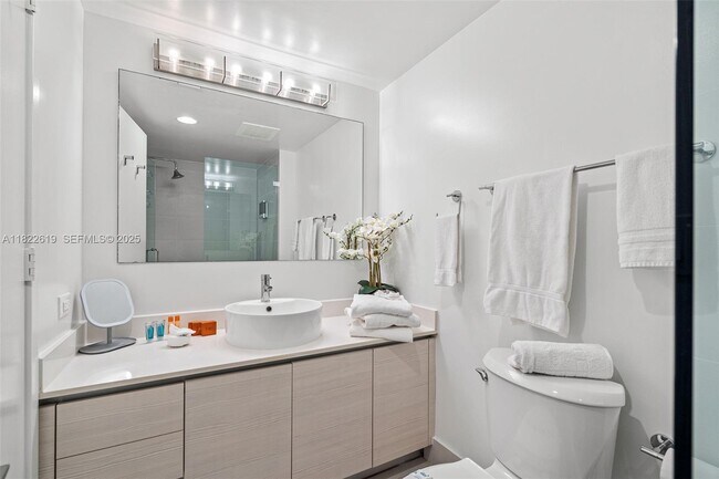 Building Photo - 2600 E Hallandale Beach Blvd