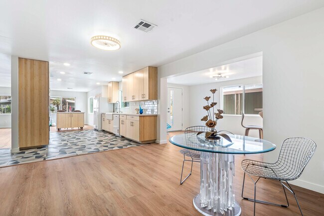 Building Photo - 117 Aliso Dr