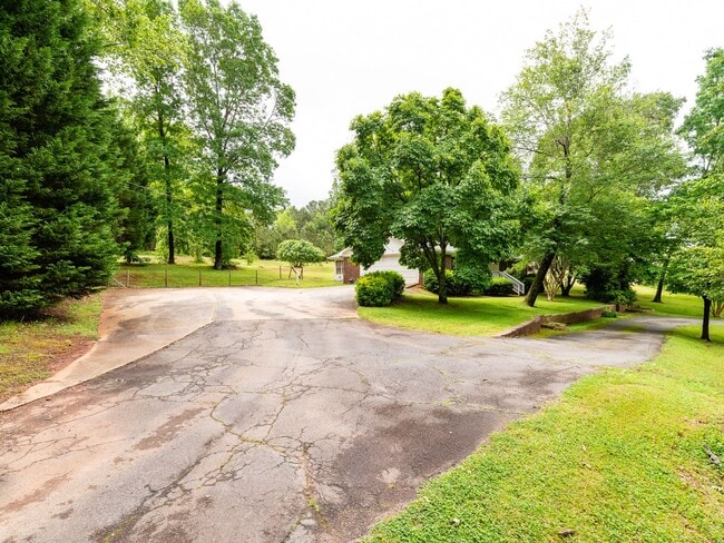 Building Photo - Wonderful Updated Ranch in West Cobb