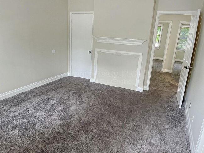 Building Photo - 195 Hedges St SE