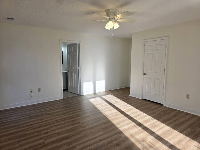 Building Photo - 3625 Wincross Dr