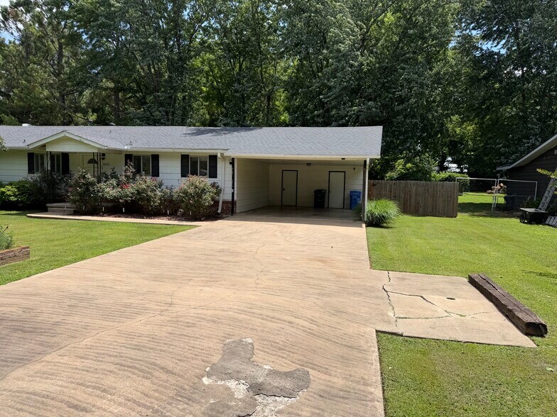 Building Photo - 2332 N Gooseberry Ln