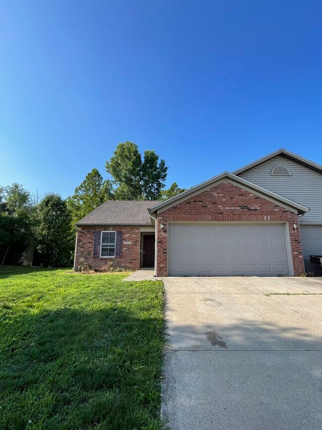 Building Photo - 3624-3626 Thornhill Circle W-TBROS