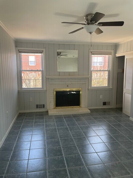 Building Photo - 633 N Nelson St