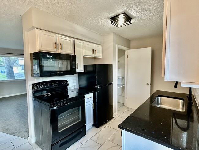 Building Photo - 414 Belle Aire Dr