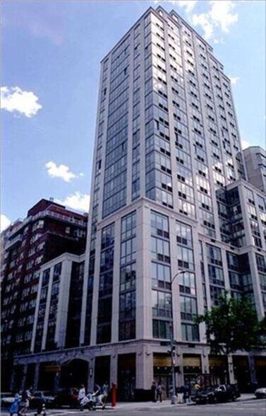 Building Photo - 400 E 66th St