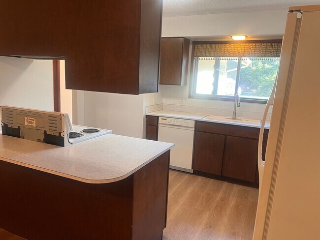 Building Photo - Holiday Savings - $500 Off 1st Months's Rent - Charming 3bd/2 Home