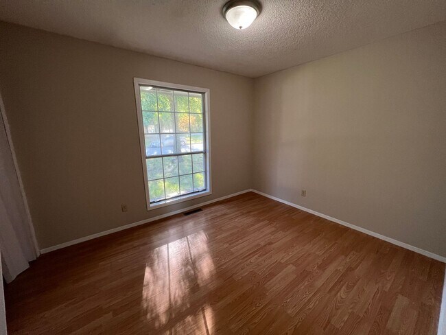 Building Photo - 3 Bed 1 Bath Republic, MO