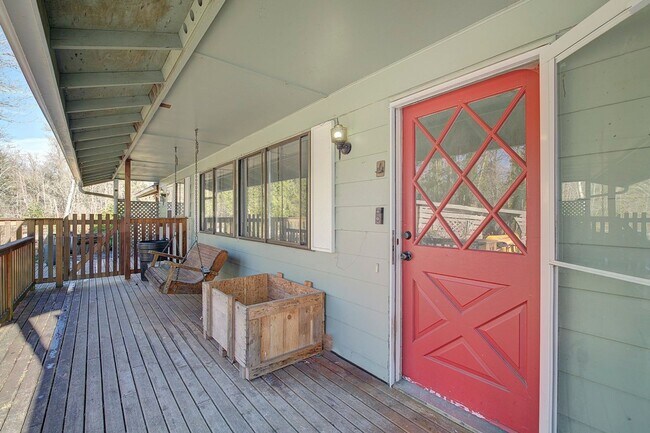 Building Photo - 3bd/2ba North Bend House