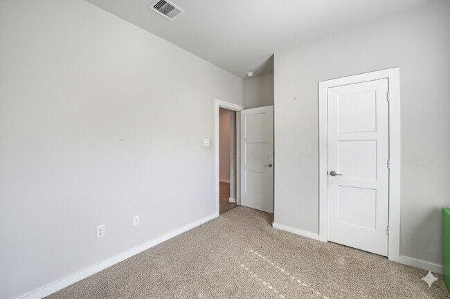 Building Photo - 12107 Bear River Dr