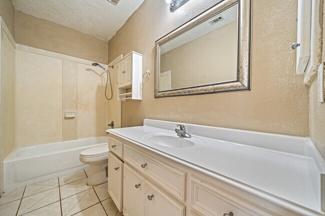 Building Photo - 15727 Schumann Ln