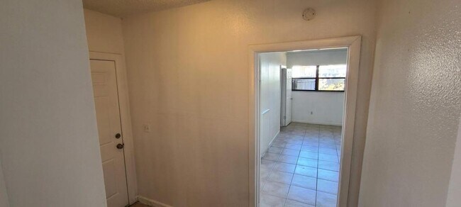 Building Photo - 2027 BENTLEY ST